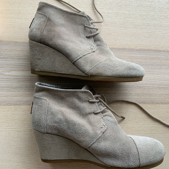 Tom’s heels - Picture 1 of 3